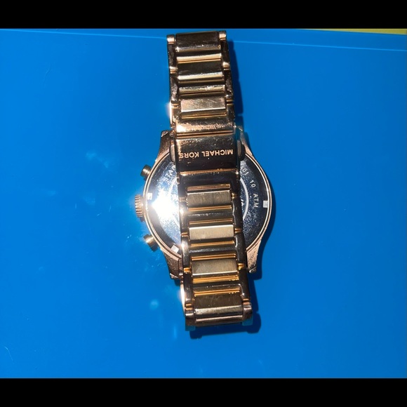 Rose gold michael kors watch - Picture 2 of 2